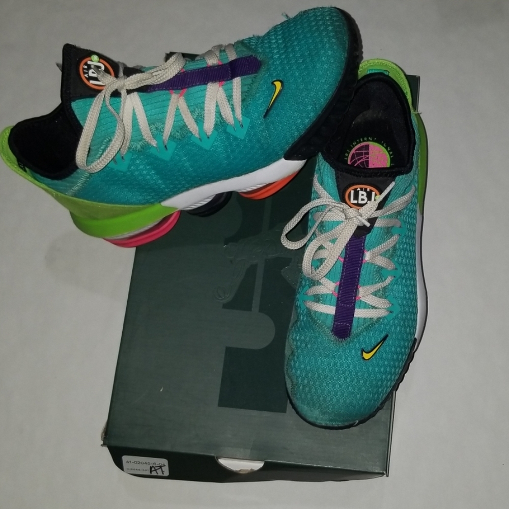 LEBRON XVI LOW GREAT CONDITION